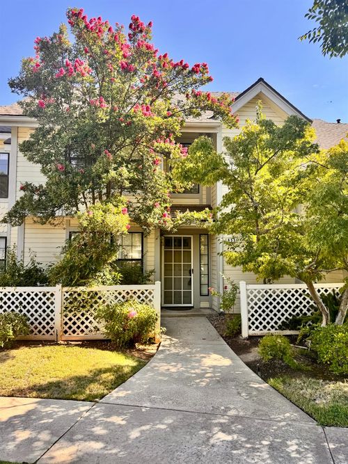953 E Foxhill Drive, Fresno, CA, 93720 | Card Image