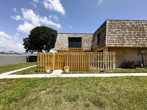 17 Lake Arbor Drive, Palm Springs, FL, 33461 | Card Image