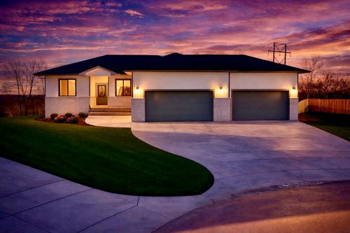 5927 N Saint Paul Ct, Wichita, KS, 67204-5397 | Card Image