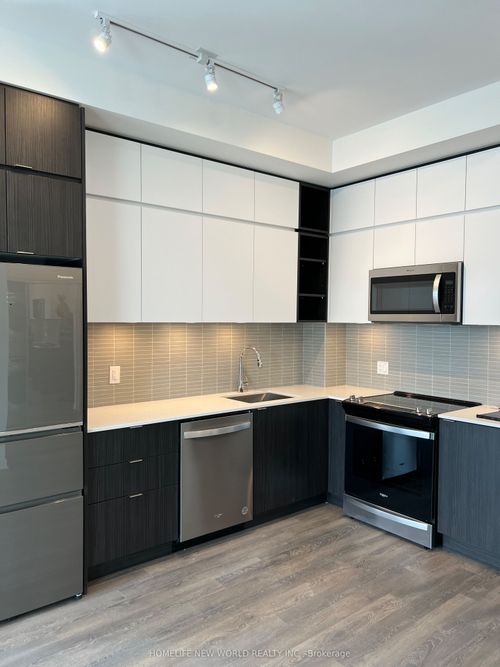 lph1107-100 Eagle Rock Way, Maple, ON, L6A5B9 | Card Image