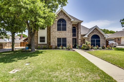 6805 Blake Dr, Arlington, TX, 76001-6631 | Card Image