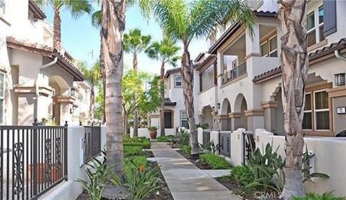 76 Bixby Cir, Buena Park, CA, 90621-8446 | Card Image