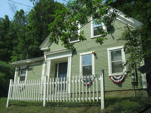 17 Pleasant St, Wilton, NH, 03086-5822 | Card Image