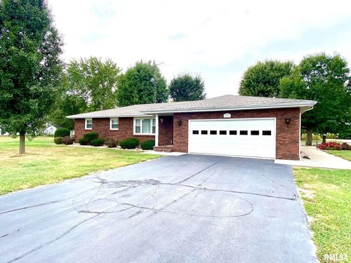 203 N Oak St, Ina, IL, 62846-1007 | Card Image