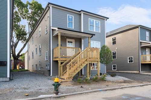 137 Stanwood St, Providence, RI, 02907-1629 | Card Image
