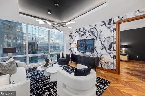 1906-300 International Dr, BALTIMORE, MD, 21202-4977 | Card Image