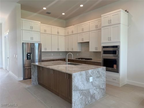 8705 Driftwood Dr, Naples, FL, 34114 | Card Image