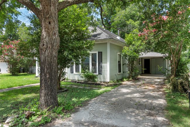 View of front facade with asphalt driveway, roof with shingles, and a front lawn | Image 5