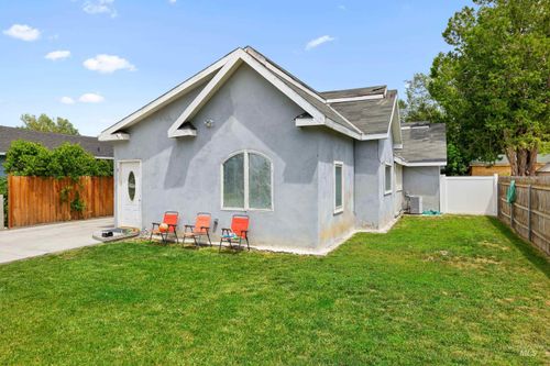 726 Wyoming St, Gooding, ID, 83330-1643 | Card Image