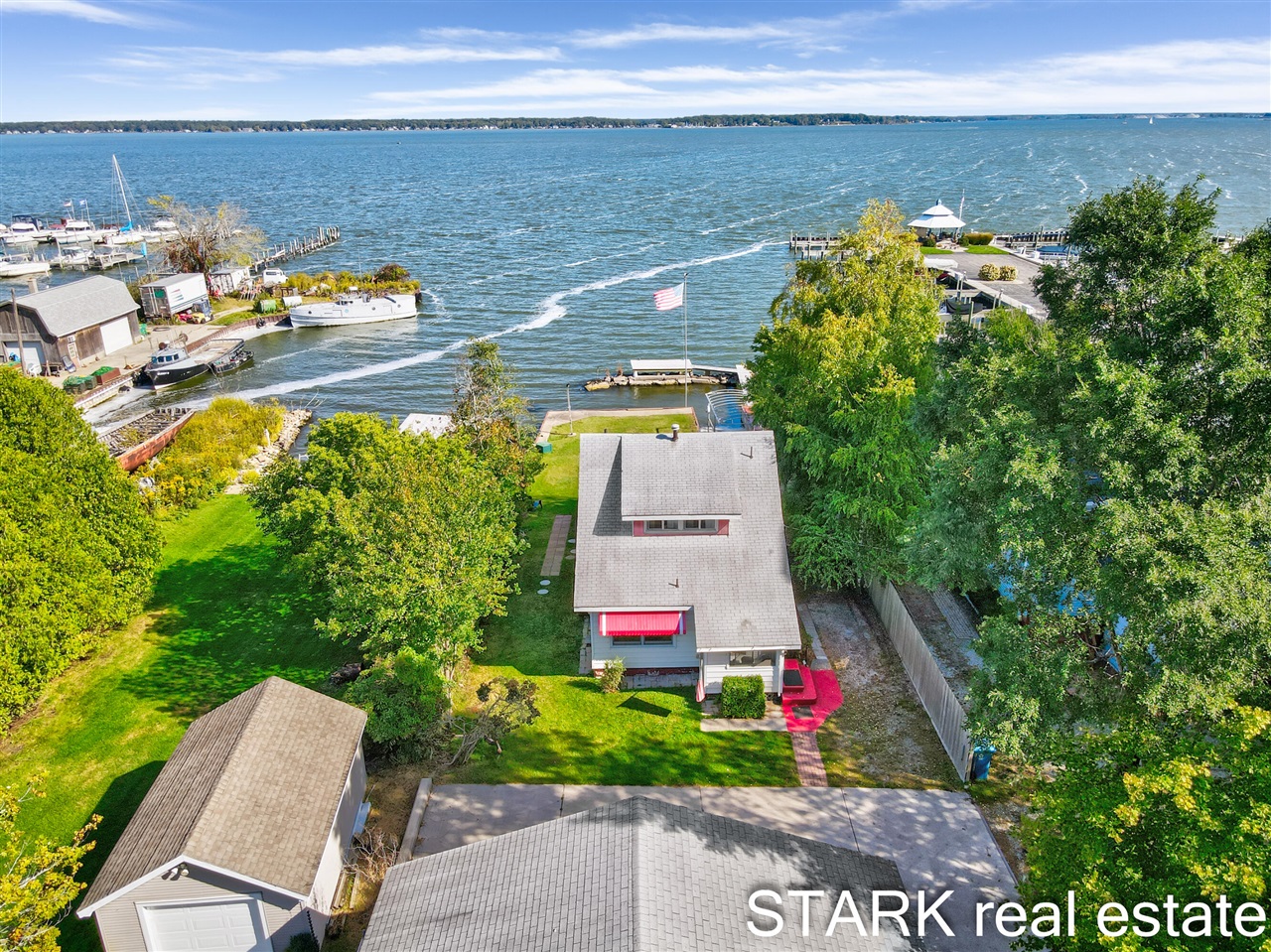 Lakeshore Dr, Muskegon, MI 49441