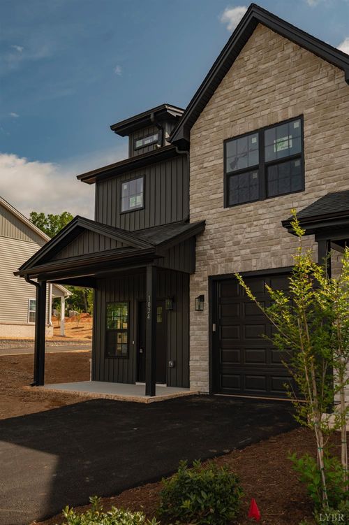 1024 Misty Mountain Rd, Lynchburg, VA, 24502-3944 | Card Image