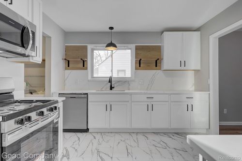 550 Roth Blvd, Clawson, MI, 48017-2414 | Card Image