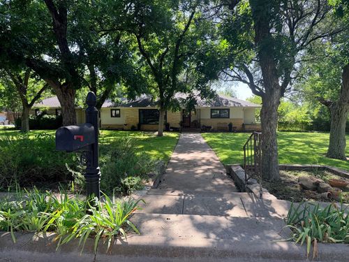 804 N Elm St, Comanche, TX, 76442-1550 | Card Image