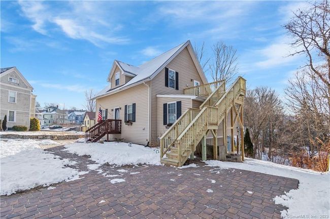 2nd floor apartment with 2 private entrances and a brand new deck and stairway | Image 17