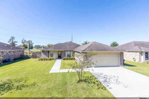 1018 Point Andrew Dr, Gonzales, LA, 70737-5815 | Card Image