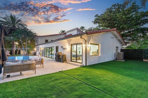 210 Ne 107th St, Miami Shores, FL, 33161-7034 | Card Image