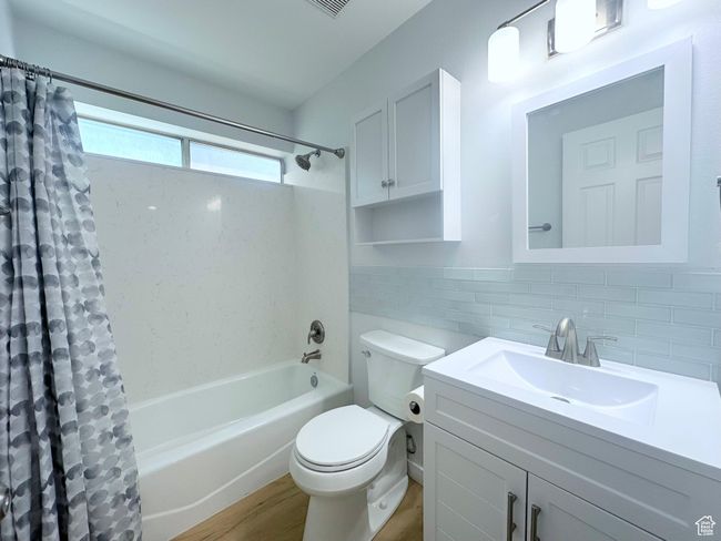 Main bathroom | Image 11