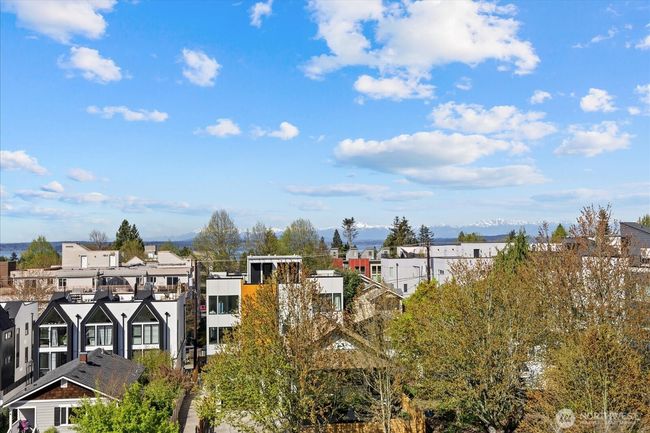 B - 6032 42 Nd Ave Sw, Townhouse with 3 bedrooms, 3 bathrooms and null parking in Seattle WA | Image 22