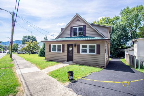 406 Broadway St, Irvine, KY, 40336-1208 | Card Image