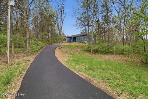 375 Wood Valley Ln, Louisville, KY, 40299-7517 | Card Image