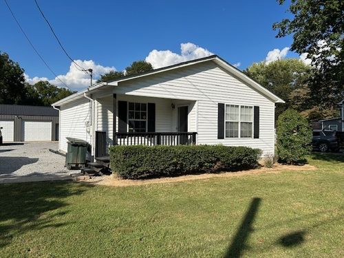 218 S Russell St, Portland, TN, 37148-1206 | Card Image