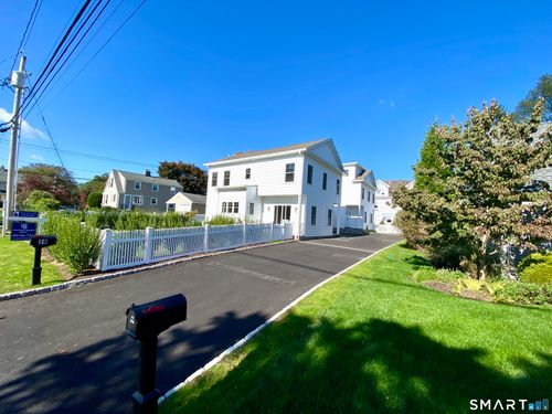 28-28 Country Rd, Fairfield, CT, 06824-4010 | Card Image