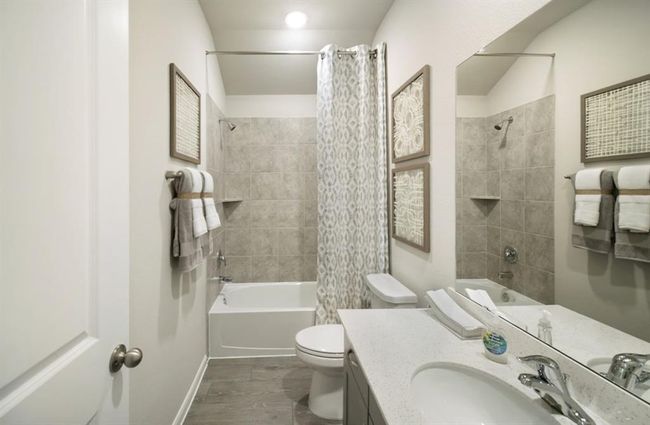 204 Orchard Laurel Dr, House other with 3 bedrooms, 2 bathrooms and 2 parking in Alvin TX | Image 8