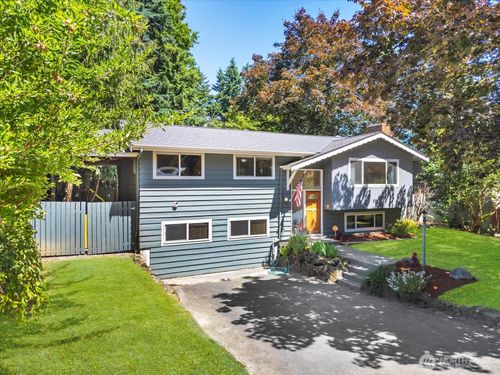 5223 201st Pl Sw, Lynnwood, WA, 98036-6329 | Card Image