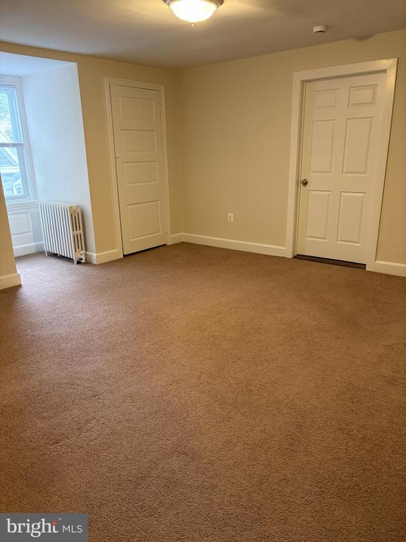 Residential Lease in LANSDOWNE 4