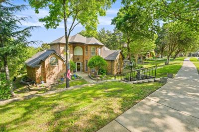 View of front of property featuring a front lawn | Image 3