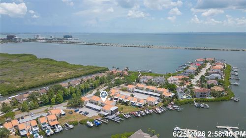4207 Fogcutter Ct, Tampa, FL, 33615-5403 | Card Image