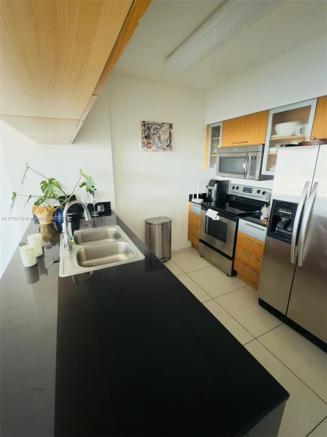 APT-1612 - 1750 N Bayshore Dr, Condo with 1 bedrooms, 1 bathrooms and null parking in Miami FL | Image 9