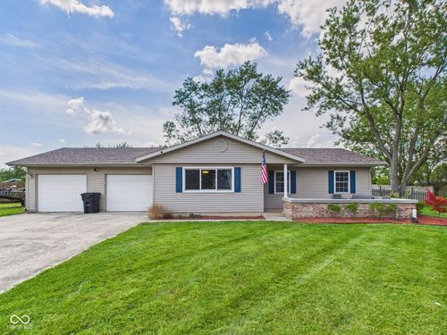 121 Woodland Dr, Hartford City, IN, 47348-9072 | Card Image