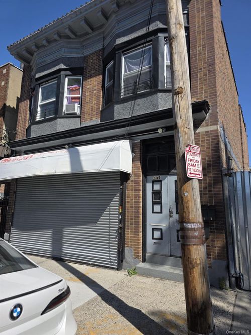 209 W 3rd St, Mount Vernon, NY, 10550-2815 | Card Image