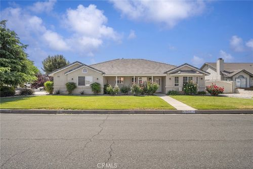 18499 Mountain Meadows Dr, Victorville, CA, 92395 | Card Image