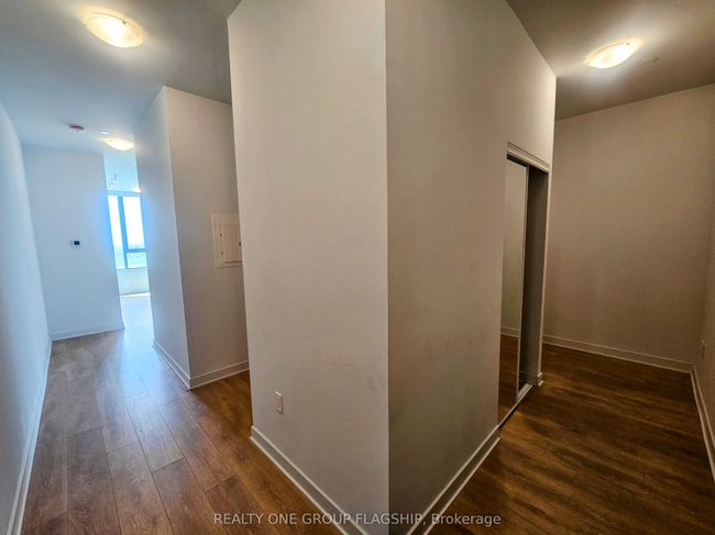 2008 - 2920 Highway 7, Condo with 2 bedrooms, 1 bathrooms and null parking in Vaughan ON | Image 7