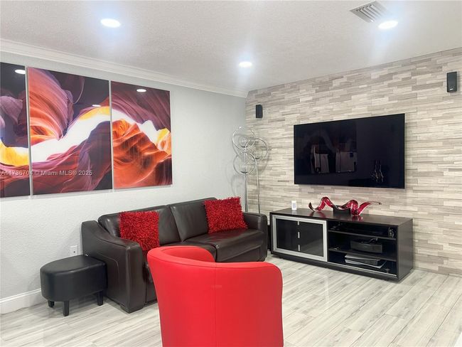 8786 - 8786 Nw 107 Th Ter, Townhouse with 3 bedrooms, 2 bathrooms and null parking in Hialeah Gardens FL | Image 8