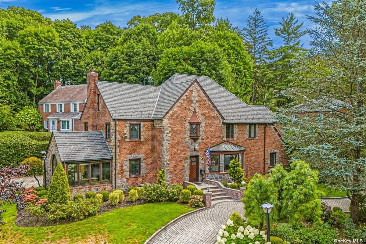 Chapel Rd, Manhasset, NY 11030