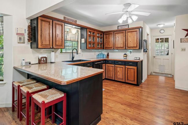 944 Clear Water Trl, House other with 3 bedrooms, 2 bathrooms and null parking in Holly Lake Ranch TX | Image 10
