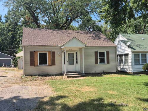 2321 Maryland Ave, Topeka, KS, 66605-1341 | Card Image