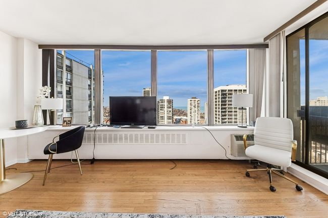APT-2608 - 1355 N Sandburg Ter, Condo with 2 bedrooms, 1 bathrooms and 1 parking in Chicago IL | Image 6