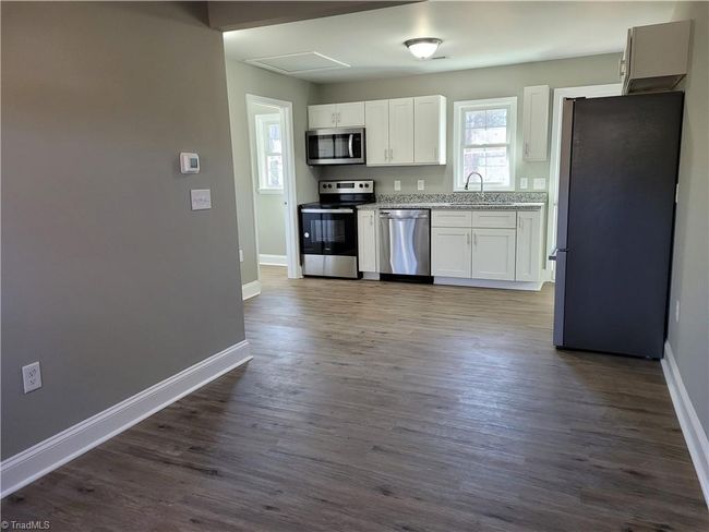 APT-3 - 800 Dodson Mill Rd, Home with 1 bedrooms, 1 bathrooms and null parking in Pilot Mountain NC | Image 5