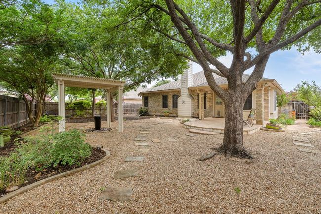 Xeriscaped Back yard with lots of shade | Image 29
