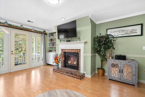 303-187 Eastern Avenue, Manchester, NH, 03104 | Card Image