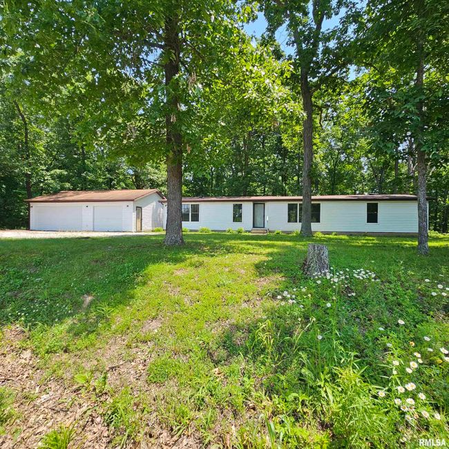 22488 N Mayflower Ln, House other with 3 bedrooms, 2 bathrooms and null parking in Dix IL | Image 25