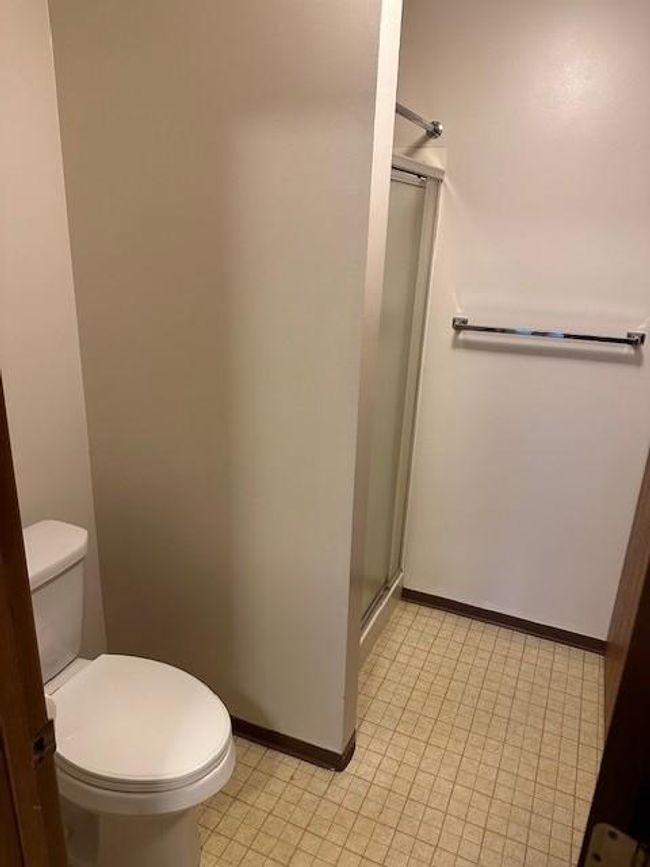 APT-121 - 35 Nathan Ln N, Condo with 2 bedrooms, 2 bathrooms and null parking in Plymouth MN | Image 9