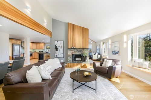 6001 60th Ave Ne, Seattle, WA, 98115-7900 | Card Image