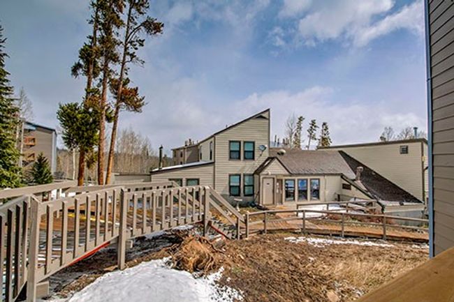 Owner's Clubhouse just outside the door. | Image 18