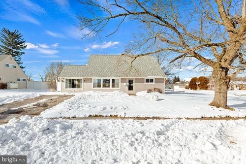 2 Norman Ave, LEVITTOWN, PA, 19055-2315 | Card Image