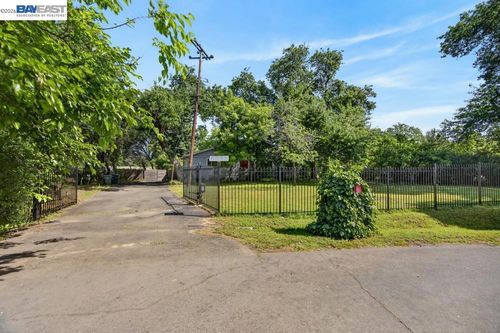 3590 Park Rd, Sacramento, CA, 95841-4424 | Card Image